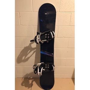 Women’s Roxy snowboard w/ bindings